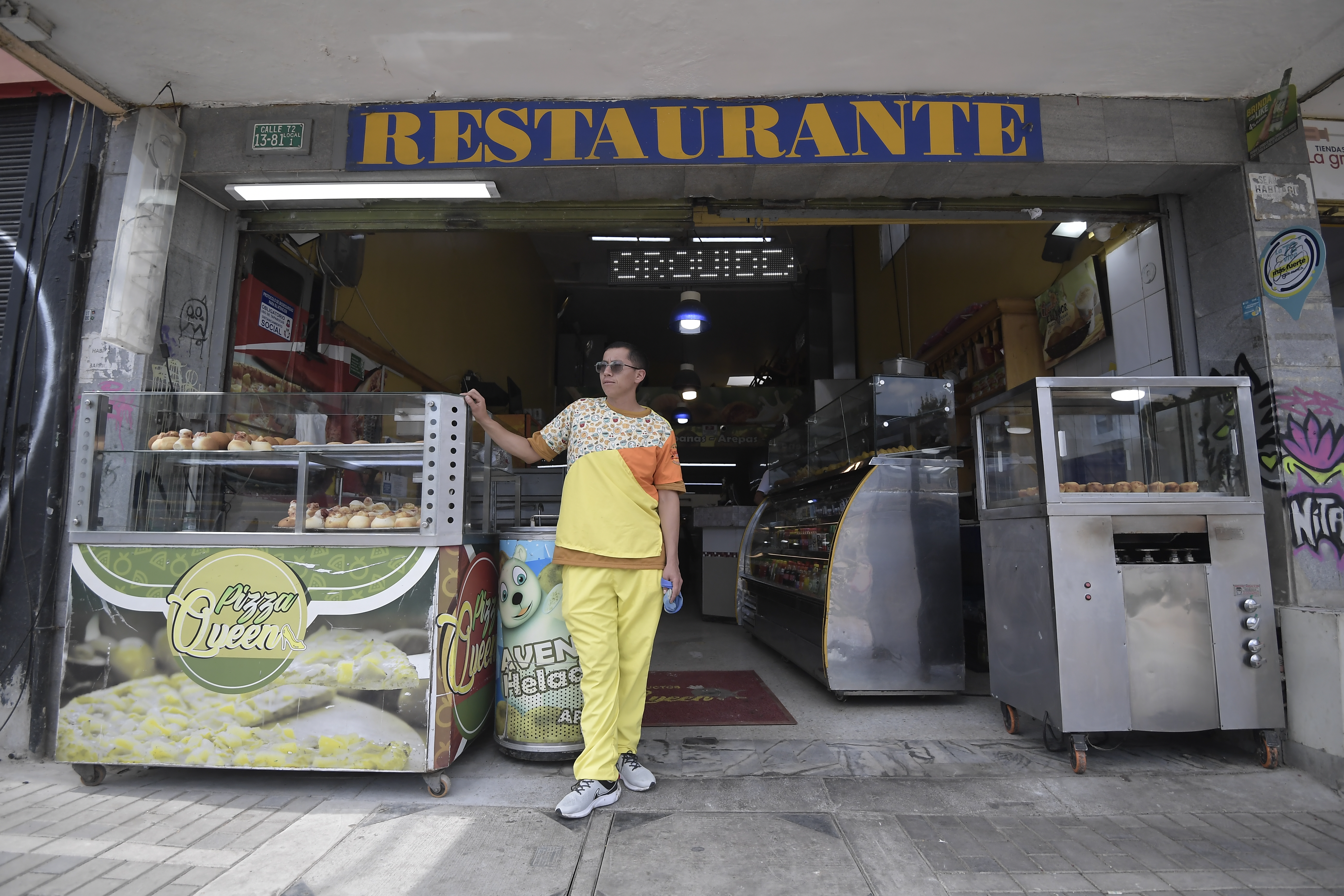 Comerciantes y vendedores de este sector, se ven afectados por los retrasos en el intercambiador vial de la calle 72 con avenida Caracas.