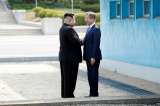 La falsa frontera intercoreana en la que los turistas imitan a Kim Jong-un