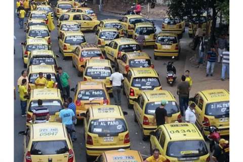 Problemas de movilidad en Bucaramanga por paro de taxistas