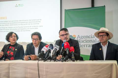 “Clanes familiares, políticos y narcotraficantes están expropiando al Estado”: Harman