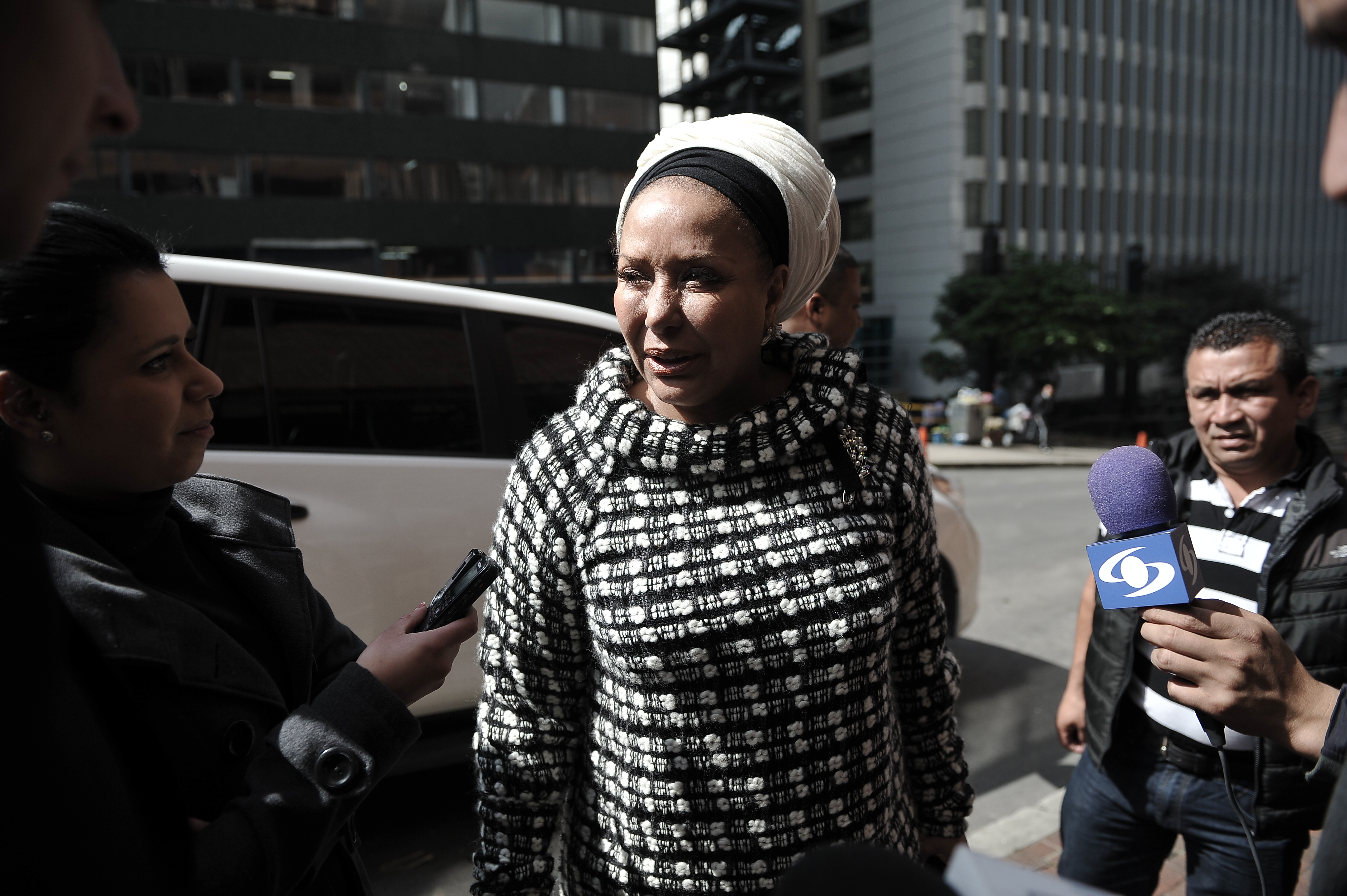 Exsenadora de La República, llega a los juzgados especializados de Bogotá, para rendir declaración en el juicio que se adelanta contra José Miguel Narváez por el homicidio de Jaime Garzón.