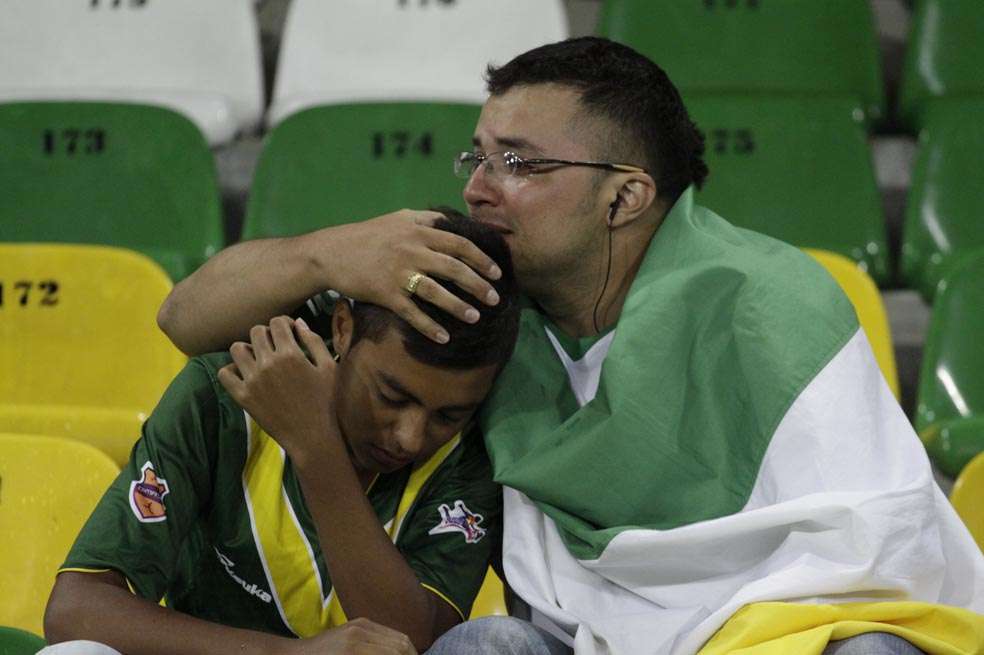 Los hinchas del Deportes Quindío, el día que su equipo descendió a la Primera B del fútbol colombiano. Cortesía La Crónica