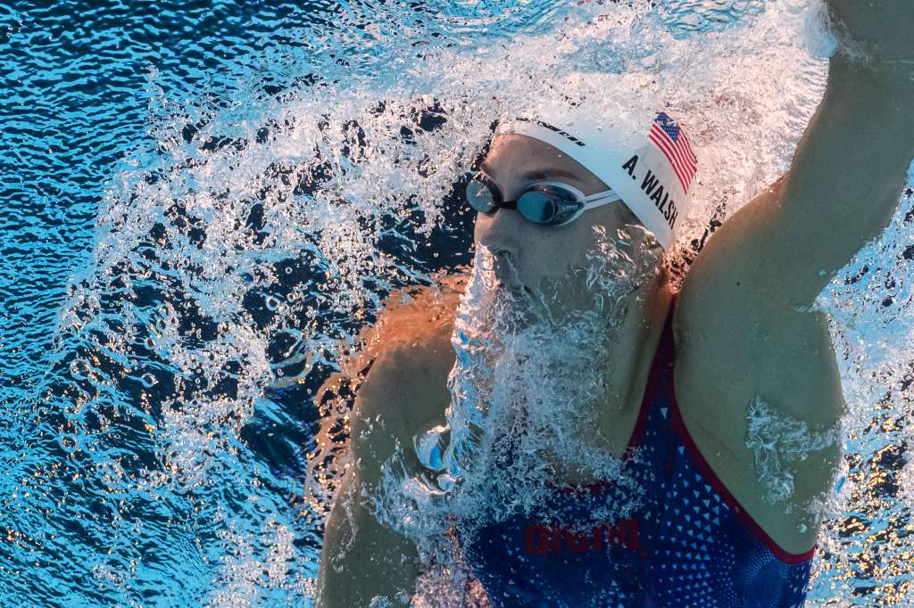 An underwater view shows US' Alex Walsh competing in a heat of the women's 200m individual medley swimming event during the Paris 2024 Olympic Games at the Paris La Defense Arena in Nanterre, west of Paris, on August 2, 2024. (Photo by AFP)
