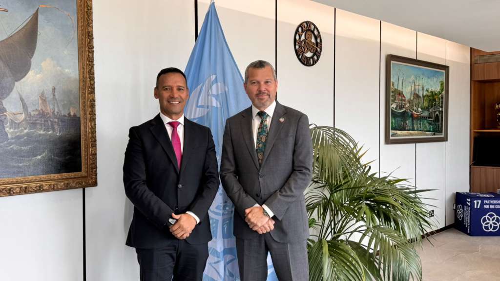 El ministro de Defensa expuso el proyecto ante el Secretario General de la Organización Marítima Internacional (OMI).