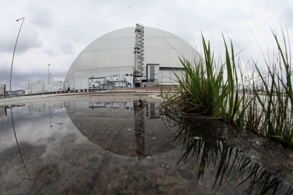 Chernobyl (Ukraine).- (FILE) - New Safe Confinement covering the 4th block of Chernobyl Nuclear power plant in Chernobyl, Ukraine, 15 April 2021 (Reissued 24 February 2022). Ukrainian President Volodymyr Zelenskyy tweeted on 24 February that Russian forces are attempting to seize control of the Chernobyl nuclear power plant. (Rusia, Ucrania) EFE/EPA/OLEG PETRASYUK *** Local Caption *** 56828889
