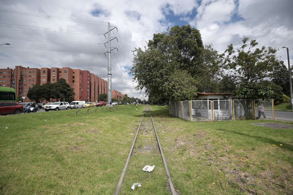 Tramo con problemas para la construcción del RegioTram de occidente (Tren de Cercanías de la Sabana de Bogotá) por una tubería de combustible del aeropuerto El Dorado