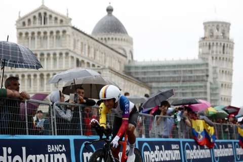Lluvia, contrarreloj y caída de Egan: así fue la décima etapa del Giro de Italia