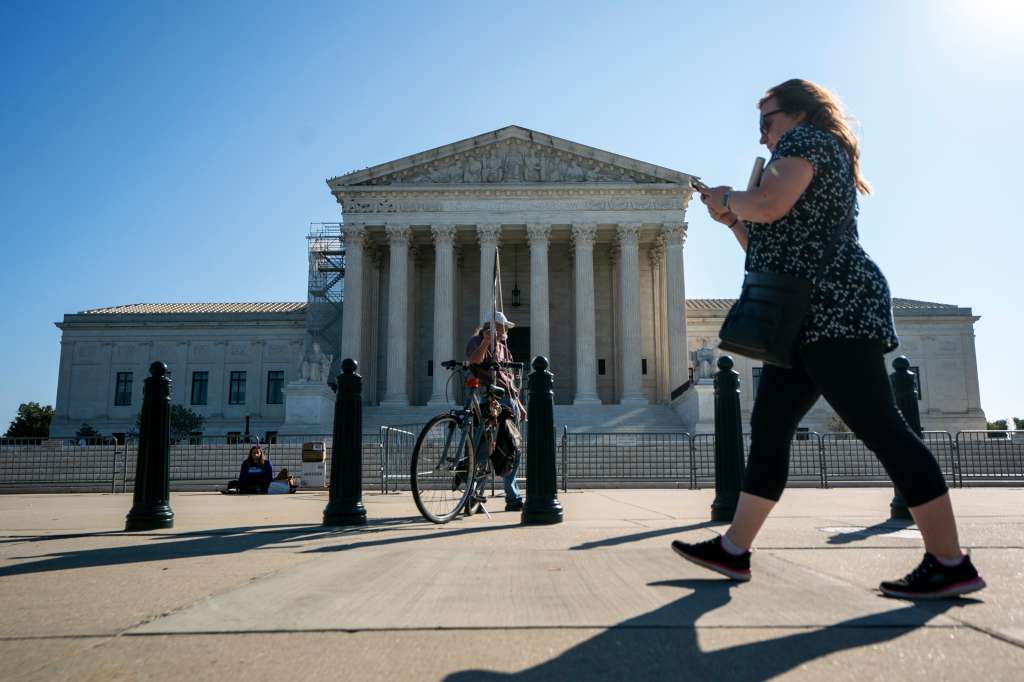 Washington (United States), 02/10/2023.- Justices reconvene as the Supreme Court starts a new term at the Supreme Court in Washington, DC, USA, 02 October 2023. Already on the docket for the year are cases on gun rights, free speech on social media and affirmative action in selection of students at one of the nations top secondary schools Thomas Jefferson High School for Science and Technology in Northern Virginia. EFE/EPA/SHAWN THEW