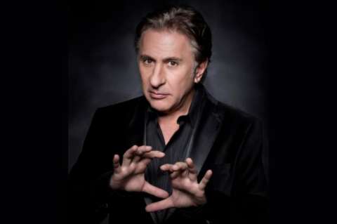 José Simhon trae espectáculo de magia a Bogotá, al estilo Broadway