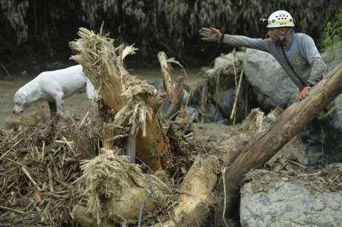 Al menos 10 personas continúan desaparecidas tras avalancha en Salgar, Antioquia
