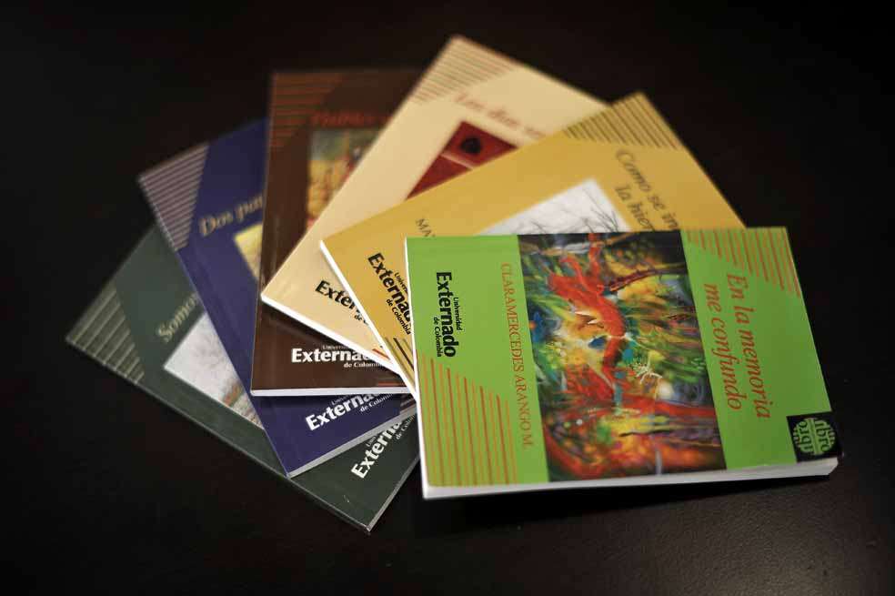 Algunos libros de la colección.