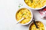 Aquí está el paso a paso para hacer unos macarrones con queso caseros