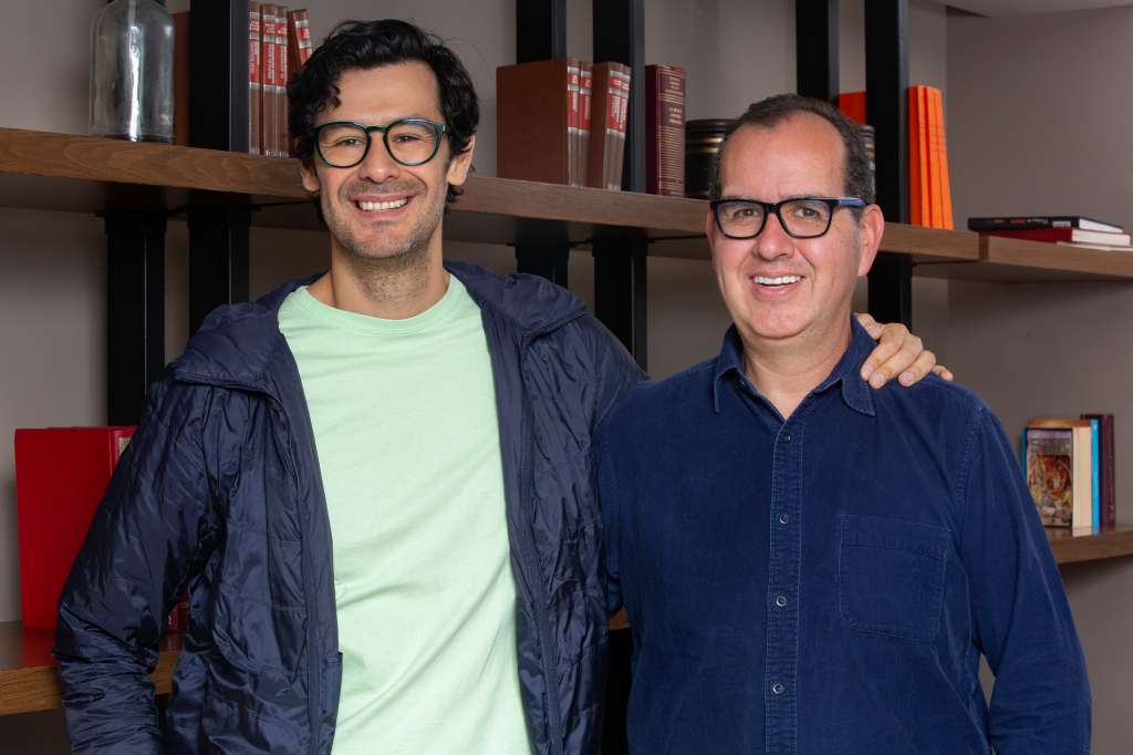 Jairo Nieto y Alejandro González, emprendedores colombianos en el mundo de los videojuegos y fundadores del estudio desarrollador Bacon Games.