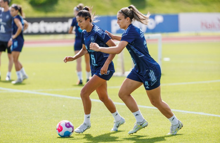 Jugadoras renuncian a la selección de España pidiendo la salida de su técnico