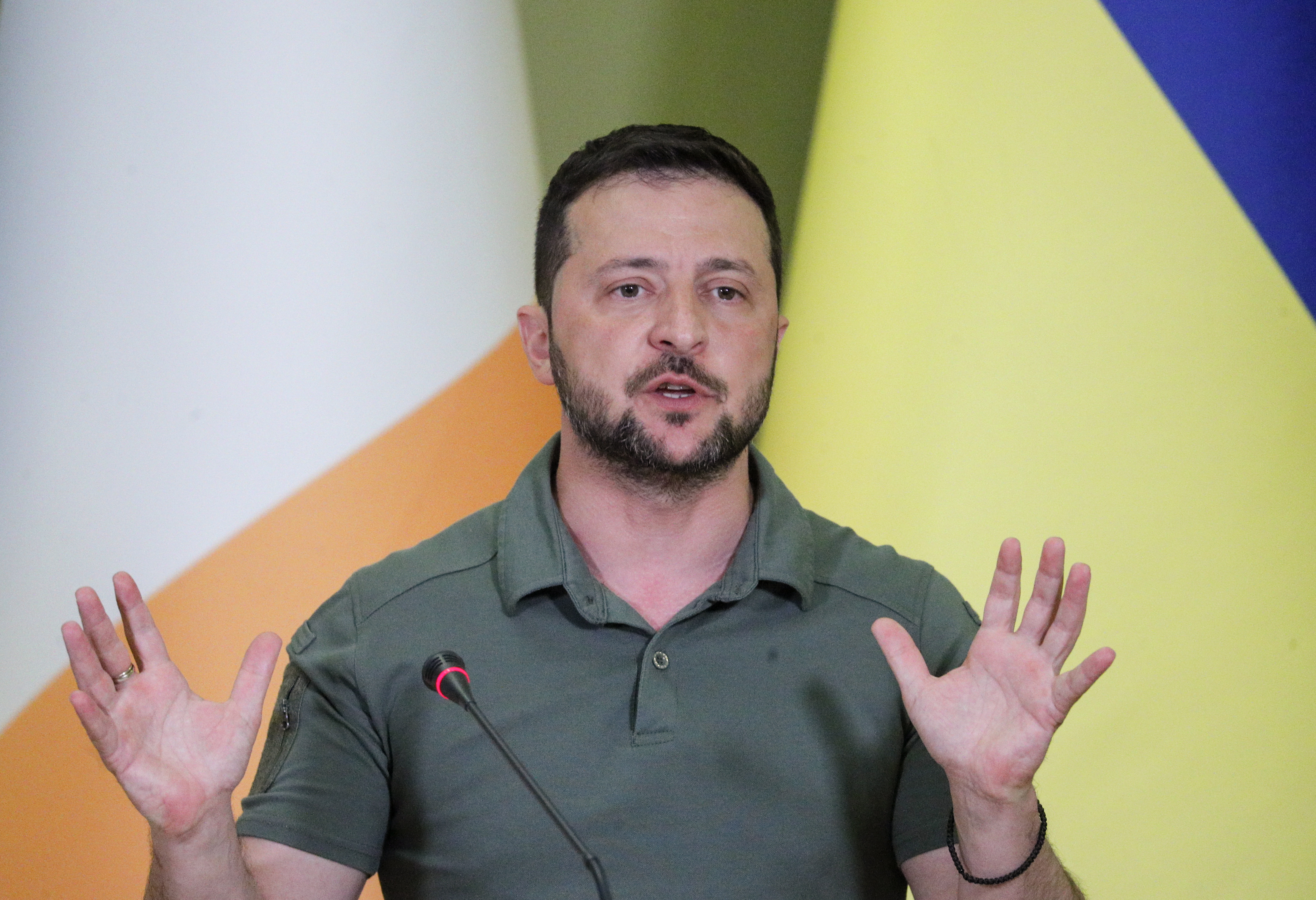 Kyiv (Ukraine), 19/07/2023.- Ukrainian President Volodymyr Zelensky speaks during a joint press conference with Irish Prime Minister Leo Varadkar (not pictured) in Kyiv, Ukraine, 19 July 2023. Irish Taoiseach Leo Varadkar arrived in Kyiv to meet with President Zelensky and top Ukrainian officials in support of the country amid the Russian invasion. (Irlanda, Rusia, Ucrania, Kiev) EFE/EPA/SERGEY DOLZHENKO