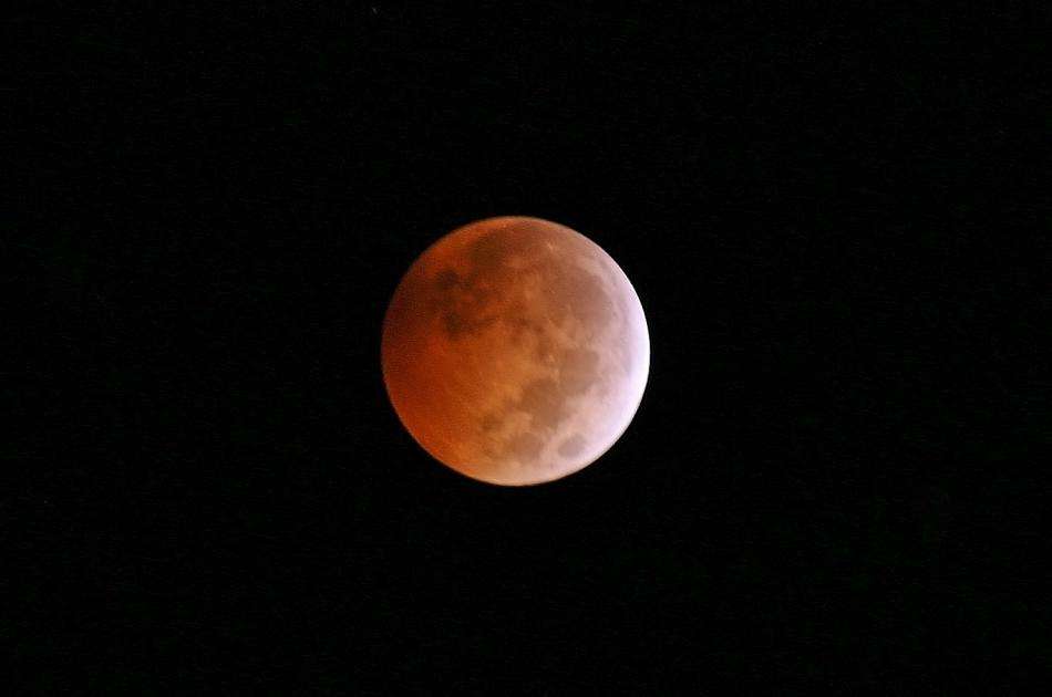 Ocho de marzo, eclipse total de sol