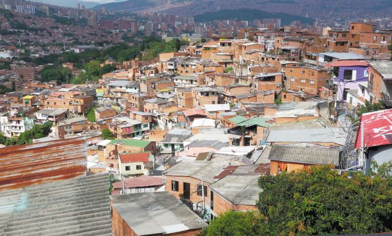 Comuna 13 en Medellín, afectada por la violencia de las bandas desde hace décadas.