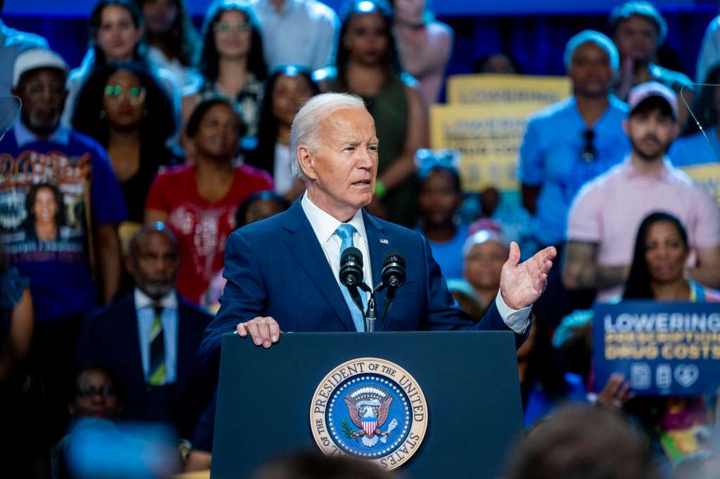 Upper Marlboro (United States), 15/08/2024.- US President Joe Biden delivers remarks on the progress his administration is making to lower costs for the American people during an event with presumptive Democratic Presidential nominee, Vice President Kamala Harris (not pictured), at Prince George's County Community College in Upper Marlboro, Maryland, USA, 15 August 2024. Vice President Harris will deliver remarks on her economic plan during a campaign rally in Raleigh, North Carolina, on 16 August 2024. EFE/EPA/SHAWN THEW