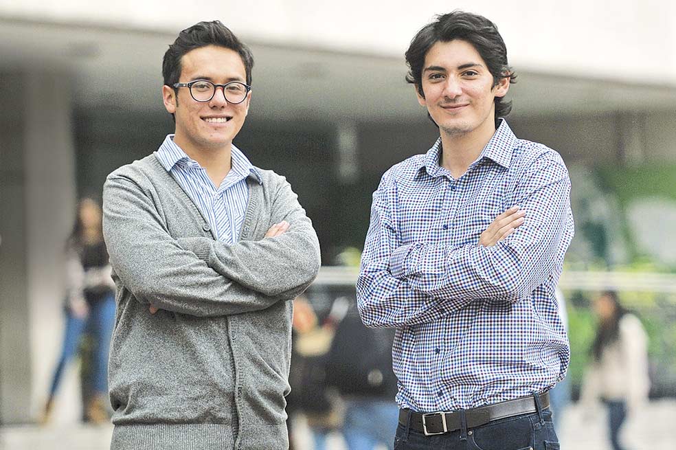 Harry Ramos, estudiante de economía, y José Jans Carretero, estudiante de derecho y filosofía, son beneficiaros del programa Quiero Estudiar, de la Universidad de los Andes. / Gustavo Torrijos - El Espectador