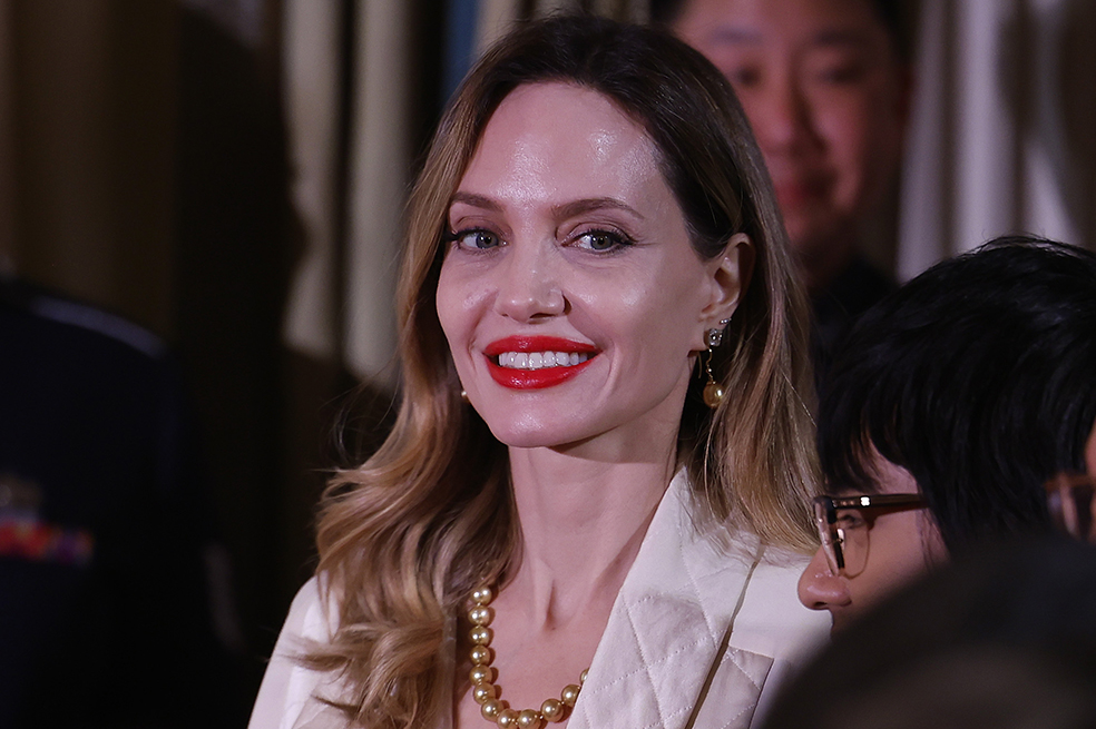 Angelina Jolie ofrece trabajo, ¿qué cargos solicita y cómo se puede aplicar?