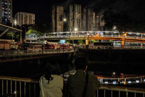 El peor incendio de Hong Kong en décadas, con 128 muertos, impulsa una revisión de la seguridad