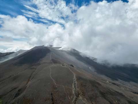 Parques Nacionales cerró temporalmente sectores del PNN Puracé por alerta Naranja en el volcán