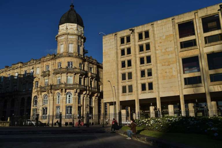 La Plaza Núñez está ubicada entre La Casa de Nariño y el Congreso de la República.