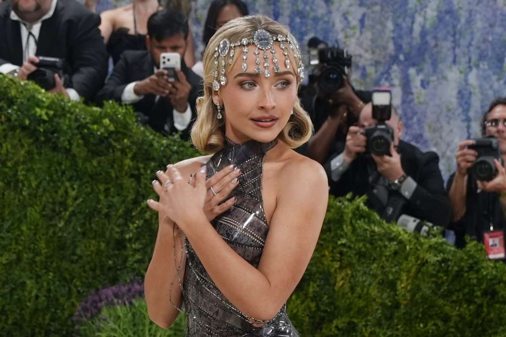 AME9364. NUEVA YORK (ESTADOS UNIDOS), 04/05/2026.- La cantante estadounidense Sabrina Carpenter posa este lunes, durante la alfombra blanca de la Met Gala en Nueva York (EE.UU.). EFE/ Octavio Guzmán