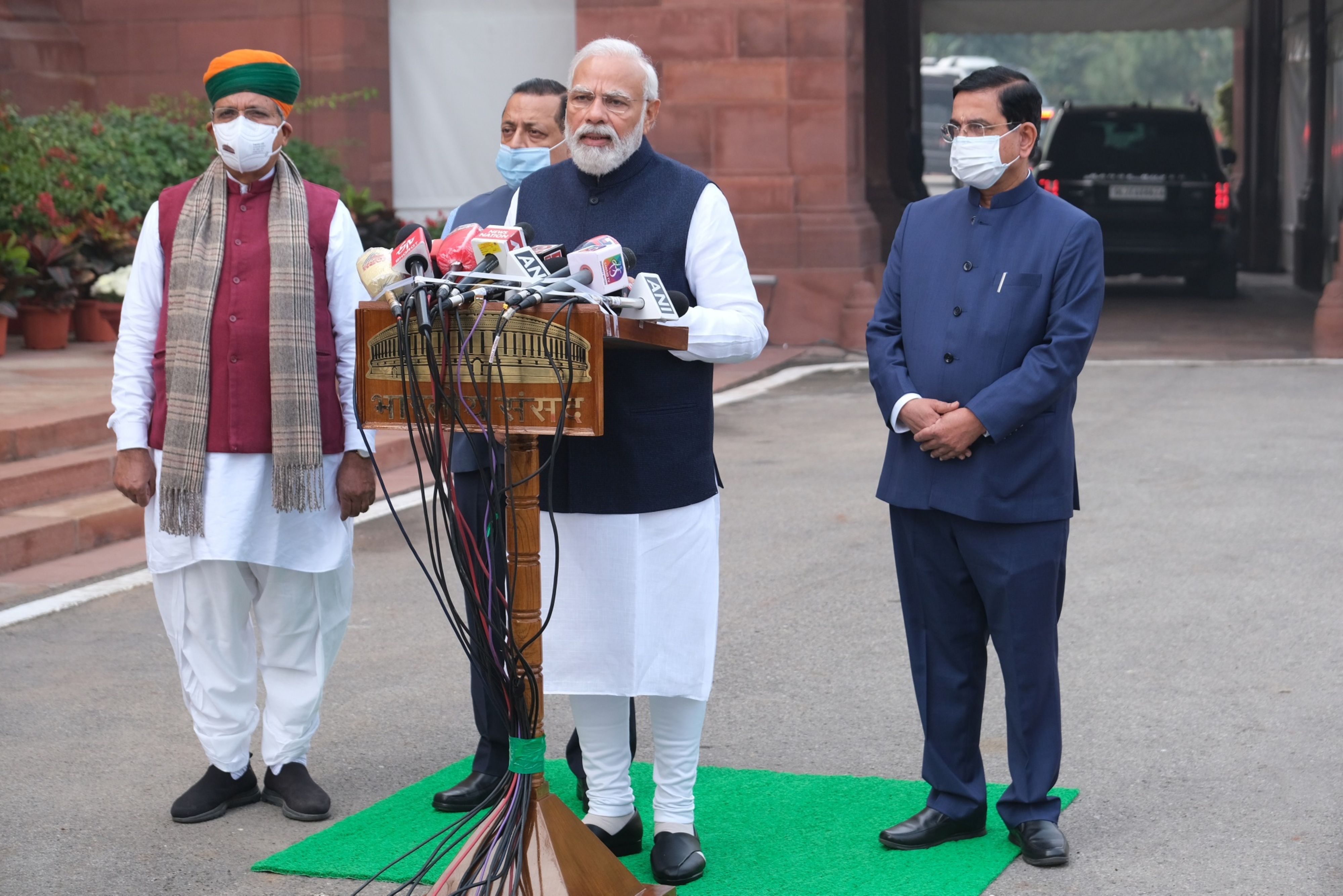 Narendra Modi (centro), primer ministro, envió sus condolencias a las familias y dijo que la administración local está dando toda la ayuda posible (imagen de archivo).