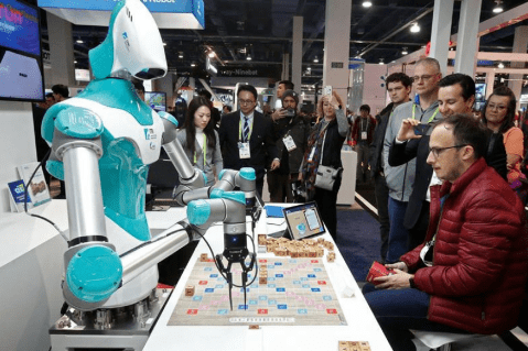 “Deberíamos cobrar impuestos a las empresas por utilizar robots”