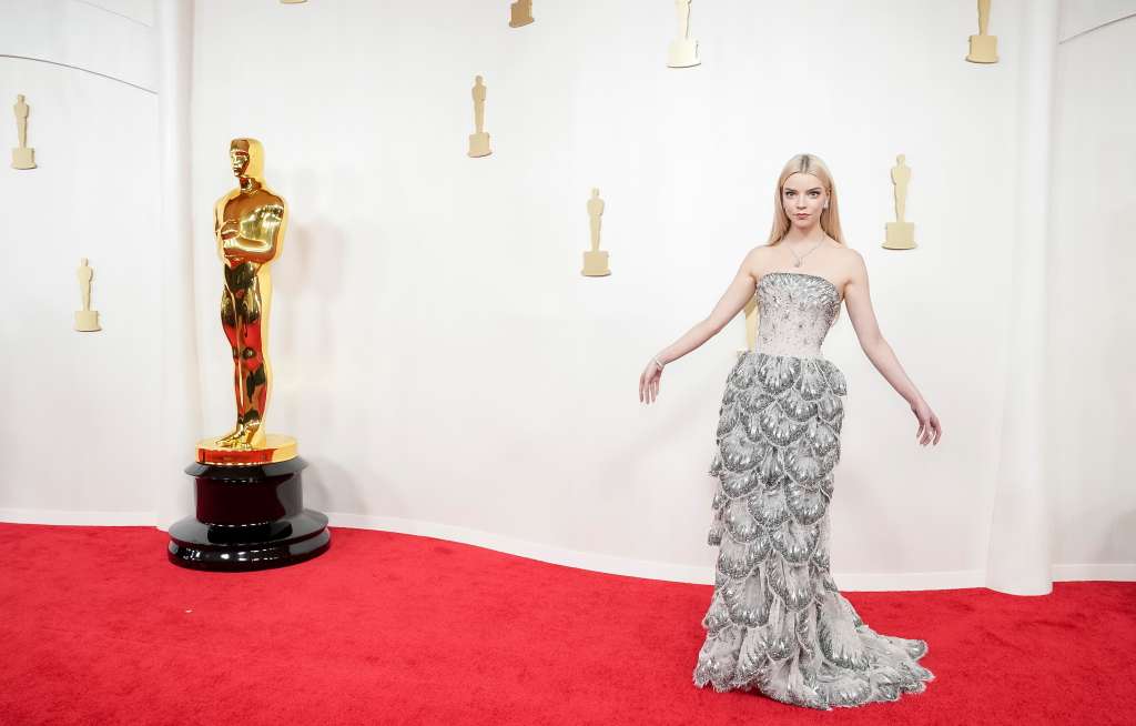 Los Angeles (United States), 10/03/2024.- Anya Taylor-Joy arrives for the 96th annual Academy Awards ceremony at the Dolby Theatre in the Hollywood neighborhood of Los Angeles, California, USA, 10 March 2024. The Oscars are presented for outstanding individual or collective efforts in filmmaking in 23 categories. EFE/EPA/ALLISON DINNER