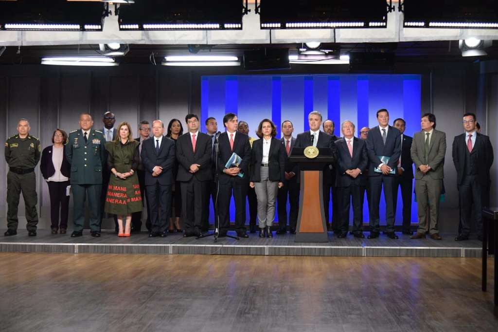 La Comisión Nacional está integrada, entre otras, por el Ministerio del Interior, de Defensa, Fuerzas Militares, UNP, Fiscalía, Procuraduría, Consejo Nacional Electoral, Registraduría, y representantes de los partidos y movimientos políticos. / Presidencia de la República