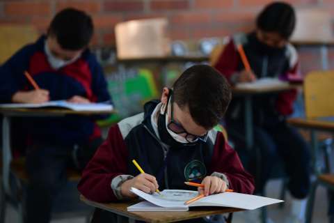 Más colegios entrarán en virtualidad por incendios forestales en Bogotá