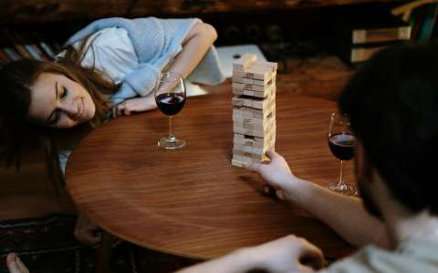 Juegos de mesa eróticos: ¿por qué son la chispa perfecta para reavivar la pasión?