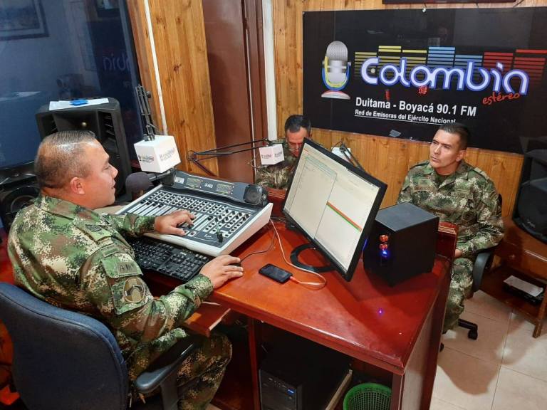 Radio de la Fuerza Pública: el “arma de guerra” que opaca las emisoras comunitarias