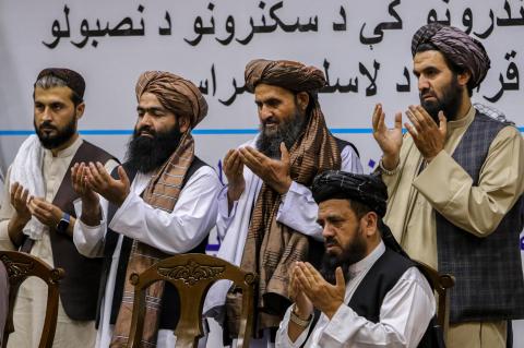 Talibanes destruyen 21.000 instrumentos musicales en campaña contra el “vicio”