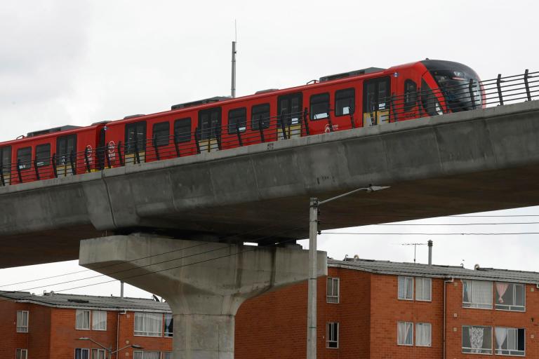 Viaje en el Metro: entre ilusión y una promesa para los barrios del sur 