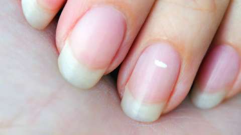 Consejos y trucos para endurecer las uñas, según una experta