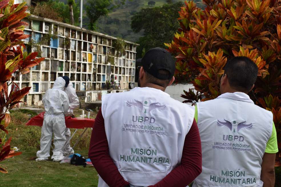 En el cementerio de Dabeiba se encontraron diez cuerpos completos y restos de cinco personas más. / Fotos: UBPD / JEP