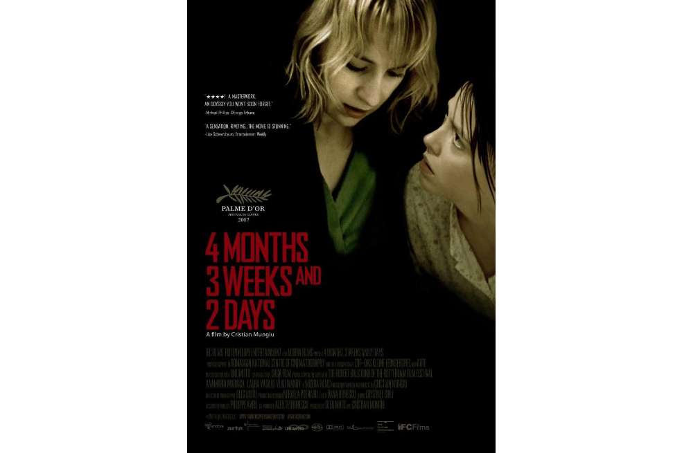 La película rumana "Cuatro meses, tres semanas y dos días" narra la historia de Otilia y Gabita. La primera ayuda a la segunda a practicarse un aborto ilegal.