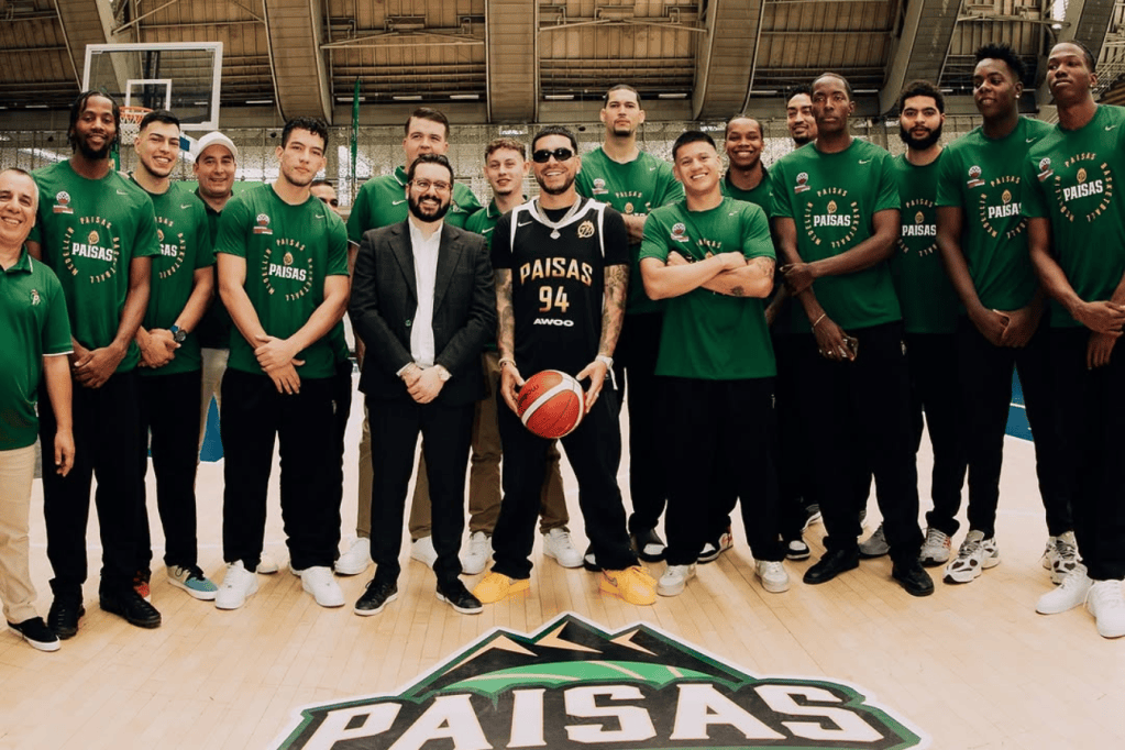 Ryan Castro en el primer artista colombiano en poseer una participación en un equipo de baloncesto.