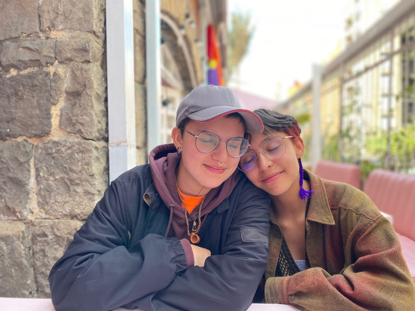 Alisson y Mafe sueñan con grabar sus canciones en alta calidad.