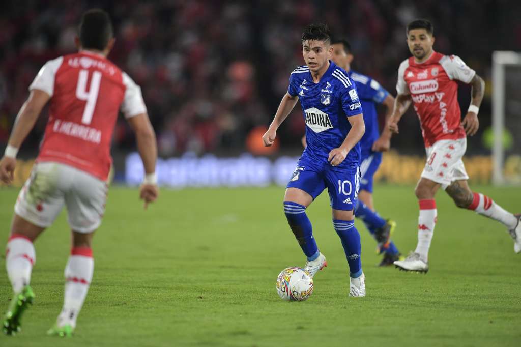 Jugador de Millonarios durante el encuentro contra Santa Fe por la Semifinal de Liga Betplay