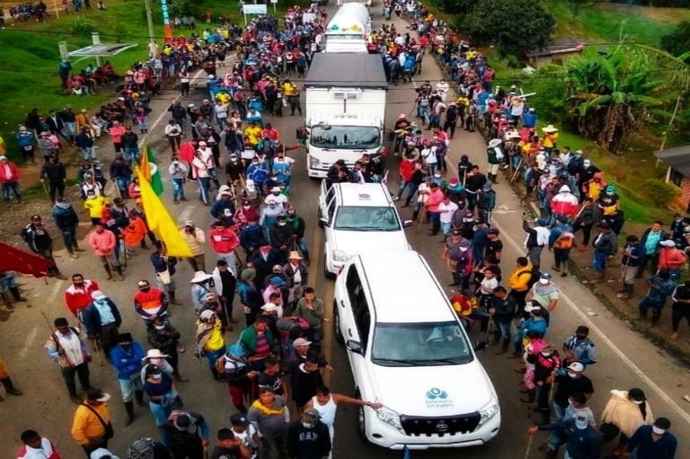 Los manifestantes permitieron el paso de diferentes vehículos de medicamentos, alimentos y combustible.