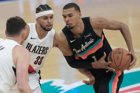 La espantosa caída de Víctor Wembanyama que podría sacarlo de los playoffs de la NBA: video