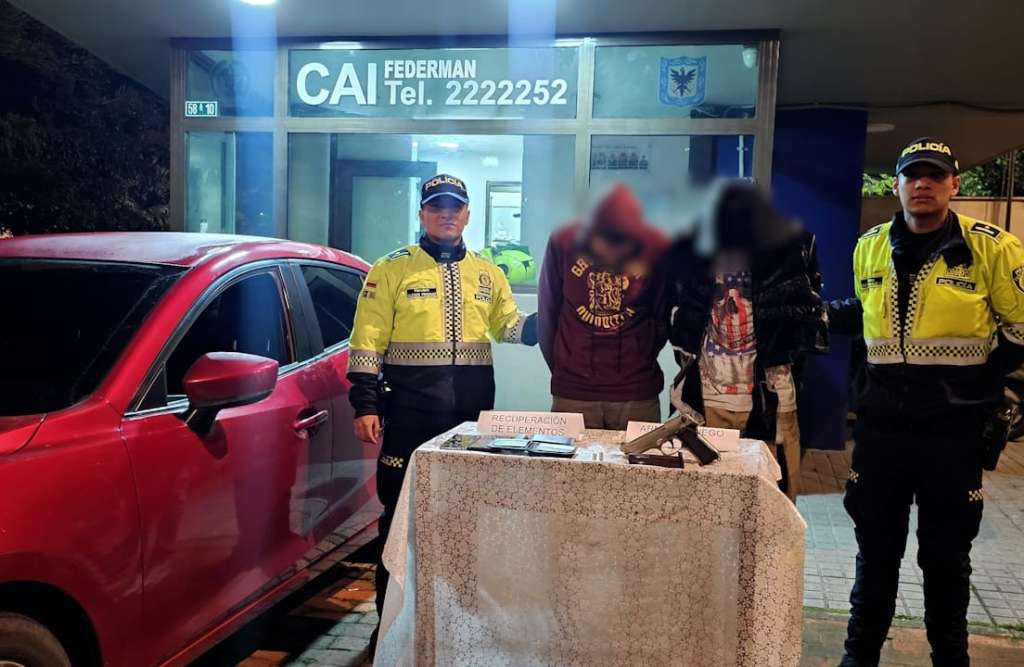 Hombres intentaron hurtar a mujer en vehículo de alta gama.