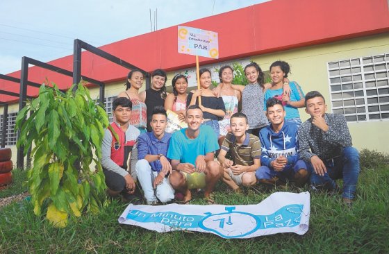 Veinte jóvenes del barrio La Gloria, en Florencia, hacen parte del grupo de teatro. / Cristian Garavito
