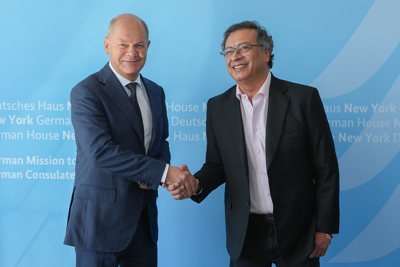 El presidente Gustavo Petro (der.) se reunió con el canciller alemán, Olaf Scholz, en Nueva York.