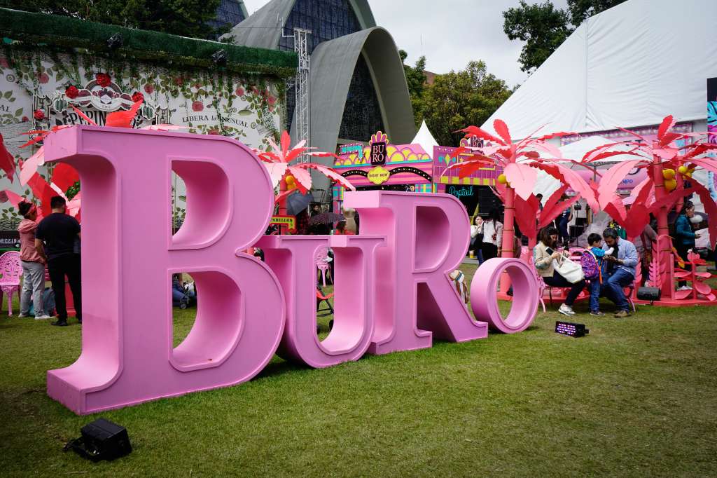 Nueve años de trayectoria y 20 exitosas ediciones hablan de la robustez que
caracteriza el evento más importante del país en el ámbito creativo. BURO puso de moda el emprendimiento en el país.