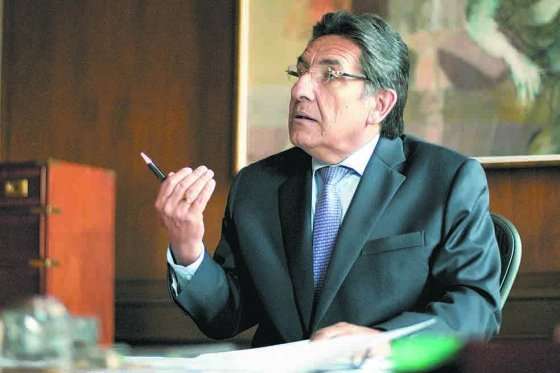 El fiscal Martínez aseguró que el método para cambiar la moneda sería quitándole tres dígitos al peso actual. / Archivo